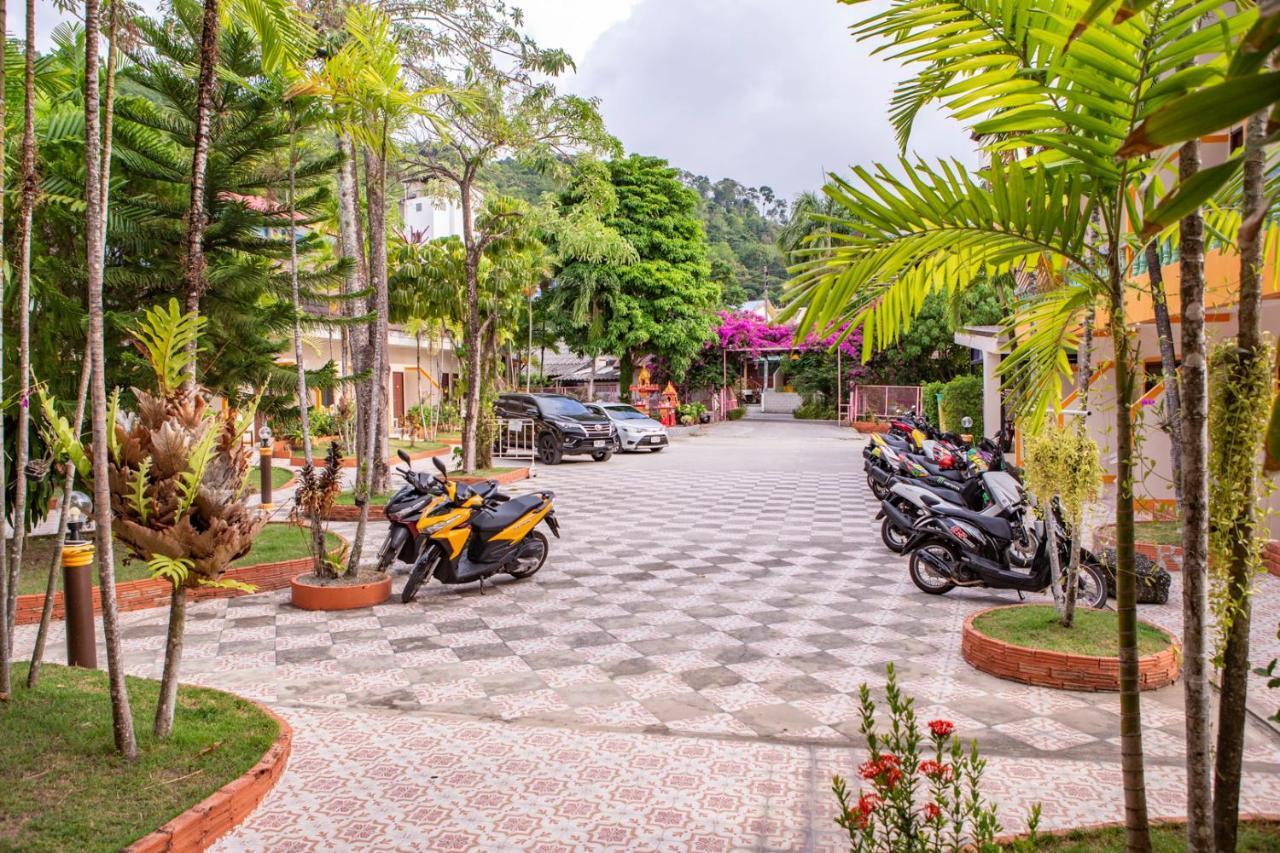Coconut Resort Hotel Patong Exterior photo