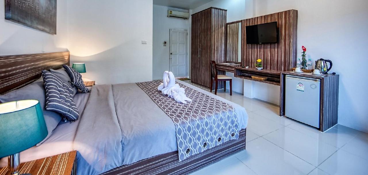 Coconut Resort Hotel Patong Exterior photo