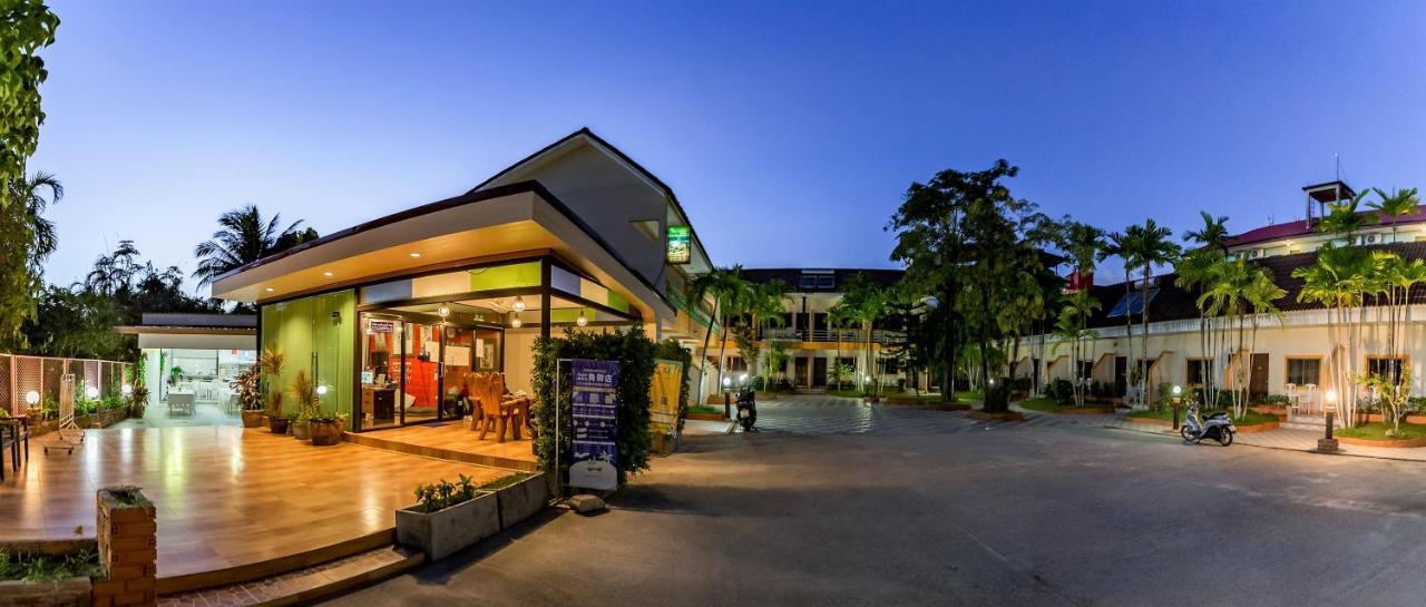 Coconut Resort Hotel Patong Exterior photo
